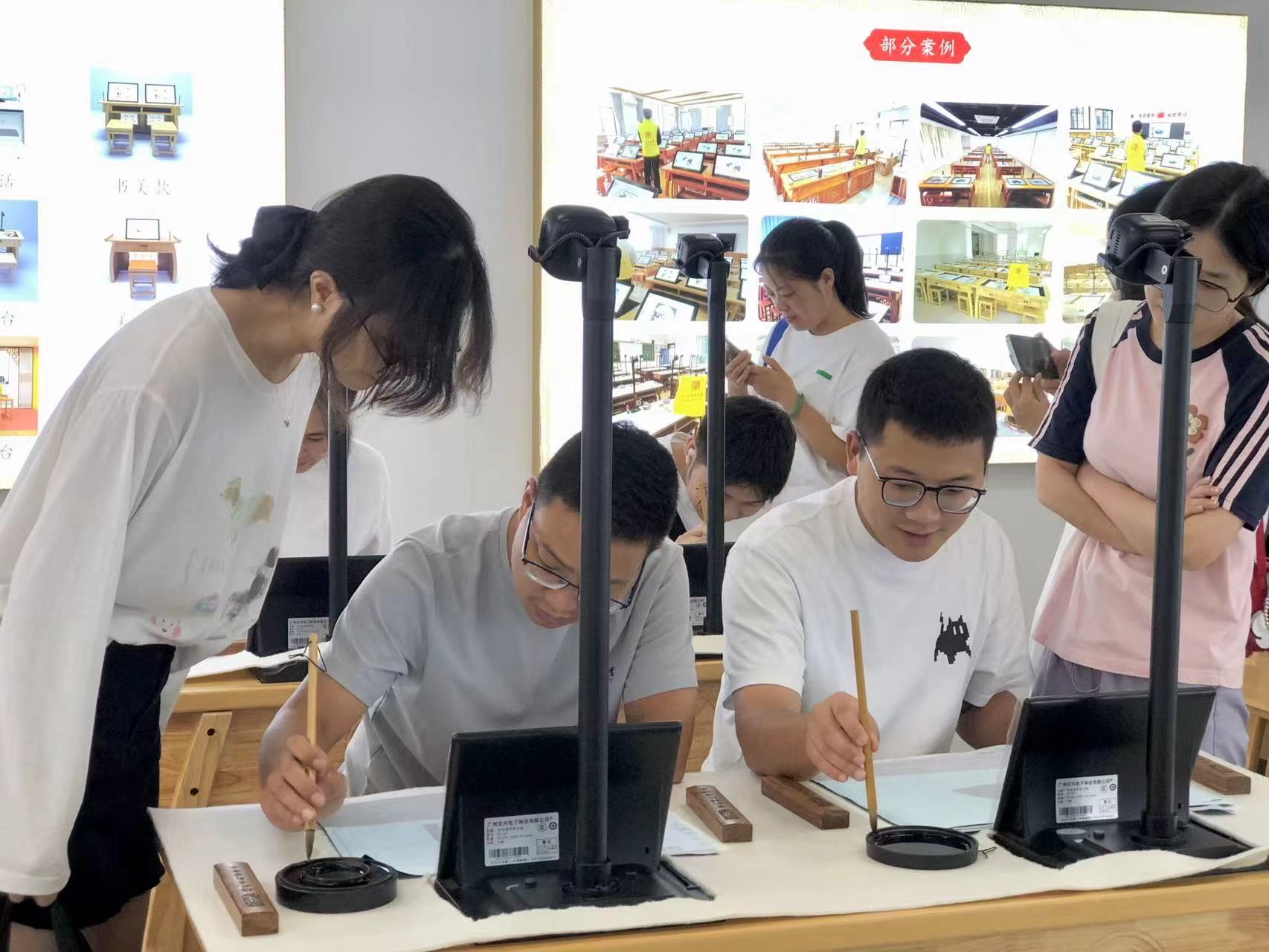 日喀则市培训班老师莅临参观，文兴小书家产品魅力绽放