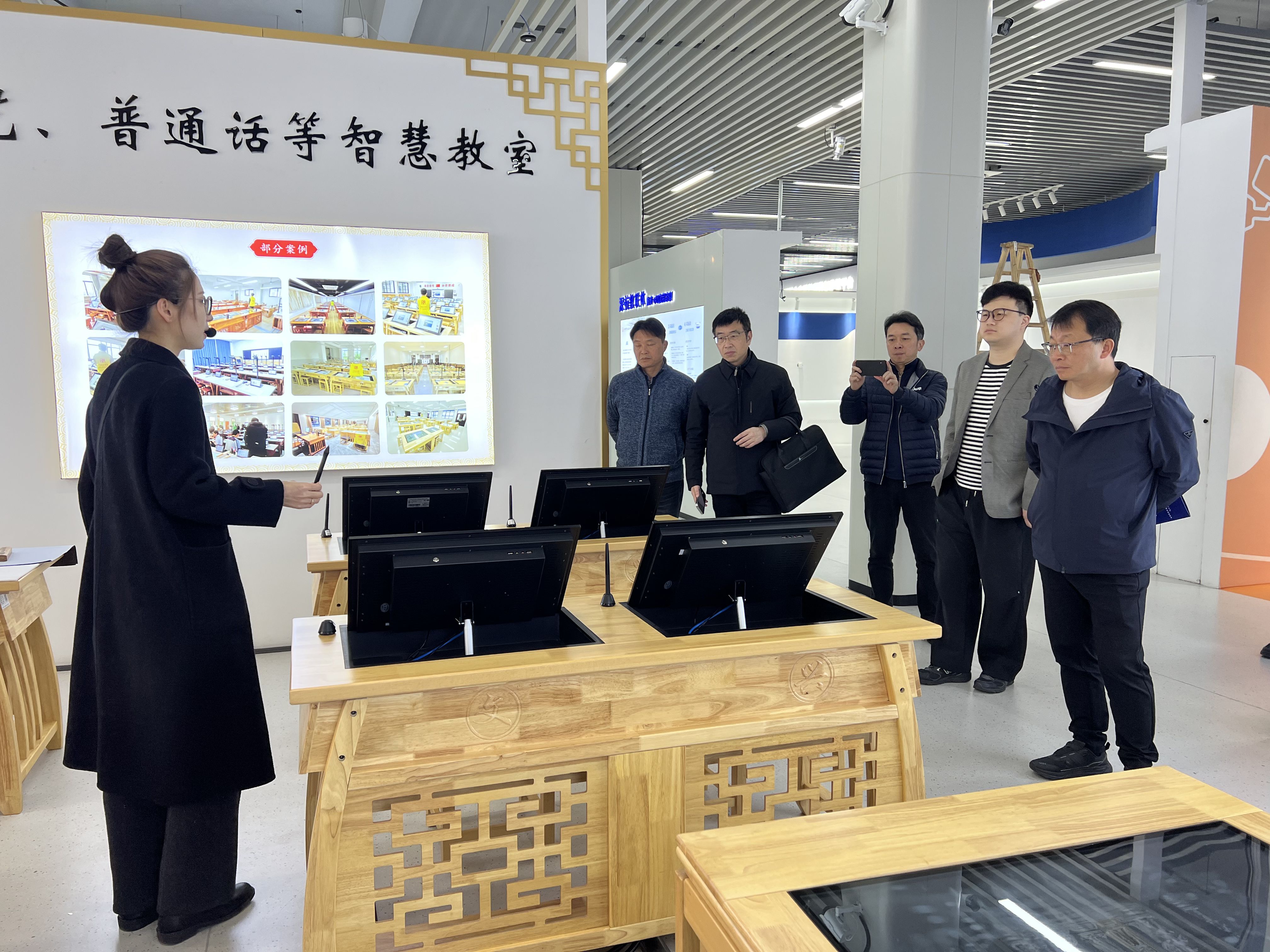 福建南平市建阳区教育局领导莅临文兴小书家 考察特色美育与智慧教学实践