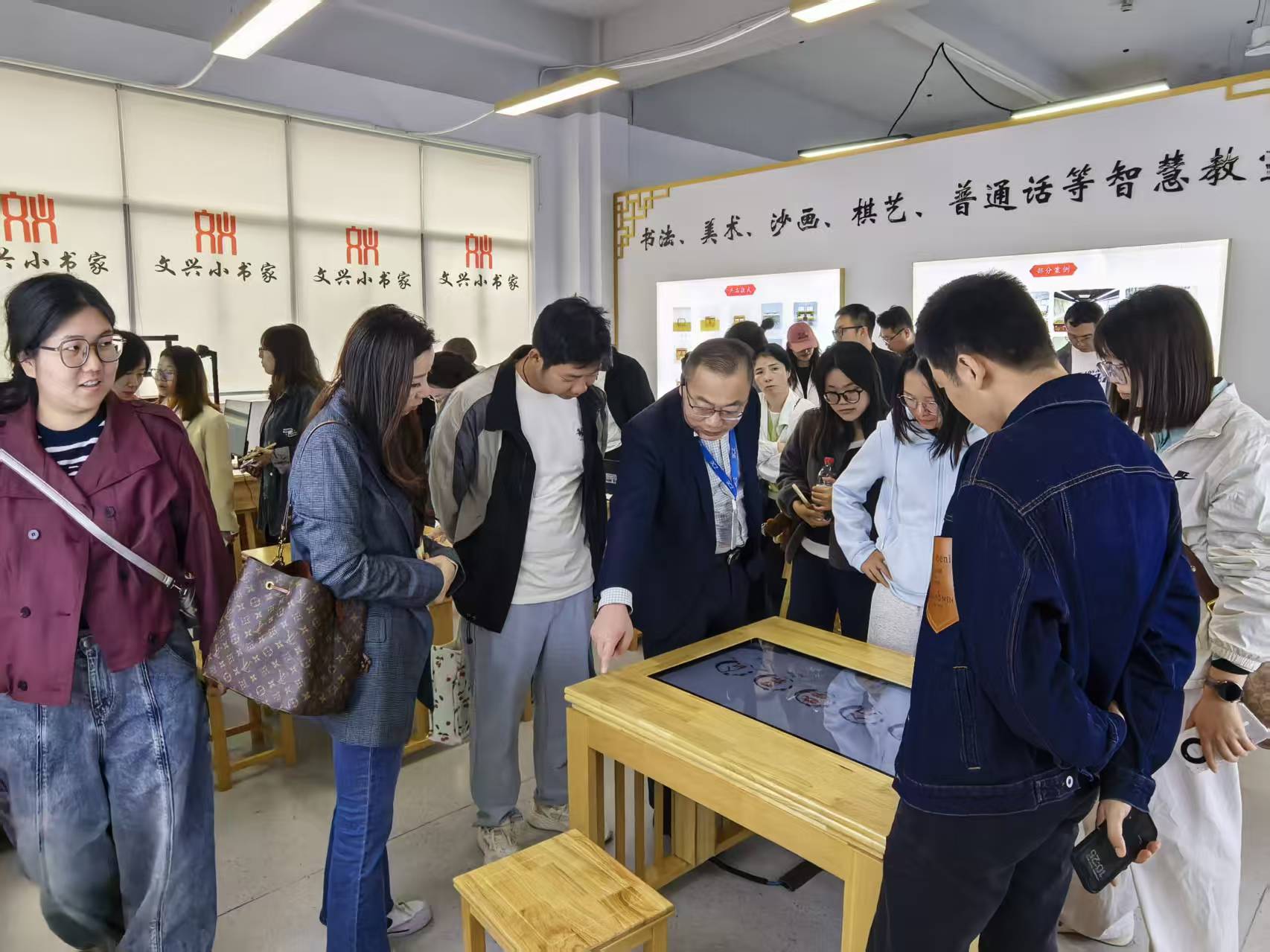 智慧书法AI教室：数字技术如何解除传统书法教育难题